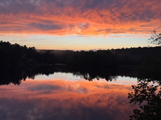 Obraz premium sunset on the lake