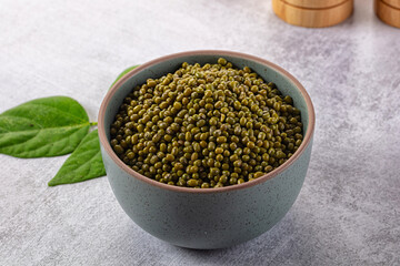 Raw dry green mash bean