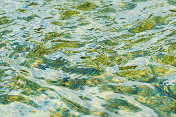 秋の柔らかい日差しを受ける川の水面11