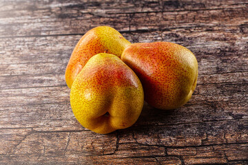 Ripe sweet juicy pear heap