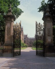 Obraz premium Premium Historic College Entrance Gates with Ornate Wrought Iron Design Authentic Education Setting for Modern Academic Marketing and Social Media Campaigns
