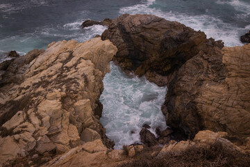 piedras y mar en mazunte oaxaca, punta cometa