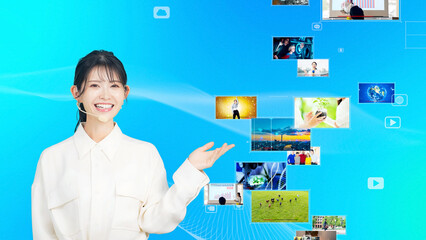 映像を紹介する女性