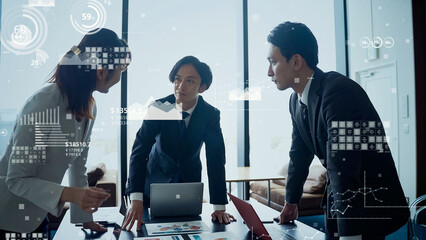 会議するビジネスパーソンのグループと統計データ