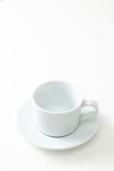 空のコーヒーカップ　白バック