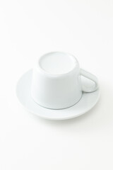空のコーヒーカップ　白バック