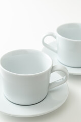 空のコーヒーカップアンドソーサー　白バック