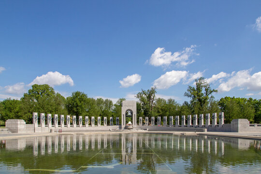 World War 2 memorial and reflecting pool in DC - Powered by Adobe
