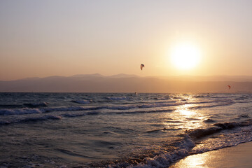 Obraz premium Sunset ocean waves