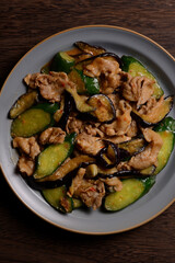  茄子と胡瓜と豚肉のピリ辛味噌炒め