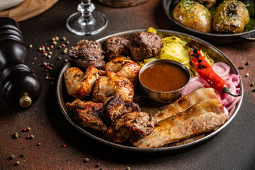 Mexican meat platter with vegetables and sauce