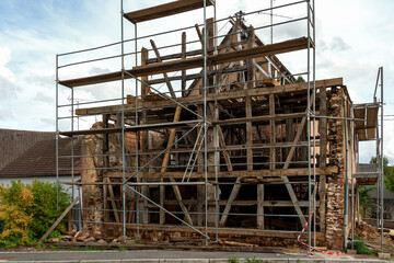 chantier de rénovation maison à colombage