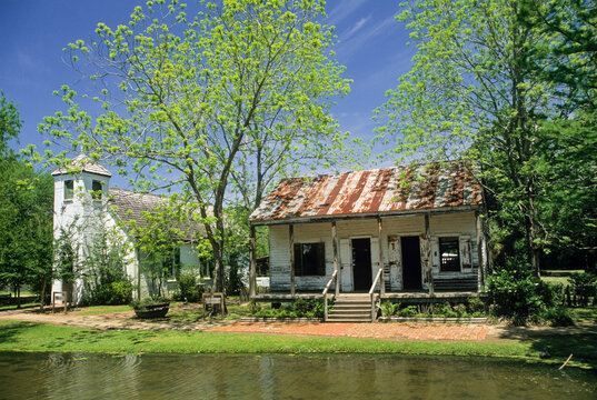 Acadian Village along a winding bayou, Lafayette, Louisiana, USA