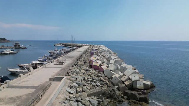 drone, vista su Acciaroli, Salerno, Italia