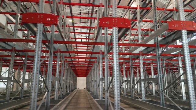 vista interna di hangar per deposito al porto, logistica, scaffali, merce
