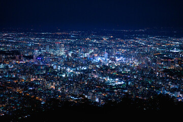 Fototapeta premium 「日本新三大夜景」に選ばれた、札幌の街が輝く藻岩山からの夜景