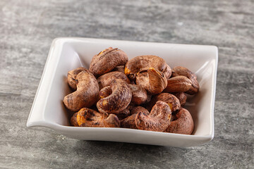 Unpeeled cashew nuts in the bowl