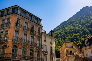 Dans les rues de la station thermale de Cauterets dans les Pyrénées en France