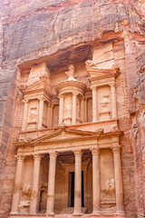 Obraz premium View of Al-Khazneh (The Treasury), one of the most elaborate temples in Petra, an ancient city of the Nabatean Kingdom, in Jordan. Vertically. 