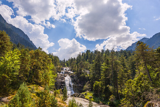 Le site du Pont d'Espagne &agrave; Cauterets dans les Pyr&eacute;n&eacute;es en France