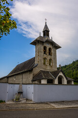 Fototapeta premium Église Saint-Martin de Peyrousse dans les Hautes Pyrénées en France