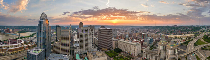 Fototapeta premium Cincinnati Ohio USA sunset urban landscape. Downtown district skyline with brightly illuminated high skyscraper buildings in modern American megapolis