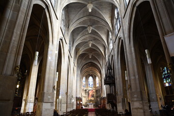 Fototapeta premium Voûtes à clefs pendantes de l'église Saint-Laurent à Paris. France