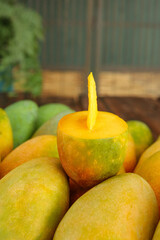 Fresh Hainan Toffee Sweetheart Mangoes Tree-Ripened Tropical Fruit Market Display