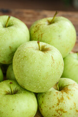 Fresh Green Apples with Water Drops from Shandong China - Sweet Sour Fruit for Healthy Eating