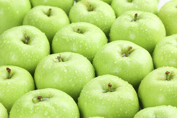 Fresh Green Apples with Water Drops - Sweet Tree-Ripened Fruit from Shaanxi China