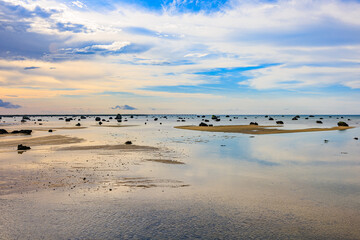 伊良部島 佐和田の浜 巨岩が点在する神秘のビーチ 9月の午後