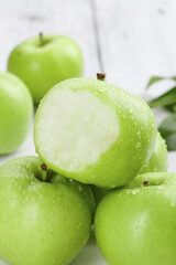 Fresh Green Shaanxi Apples Ready to Pick - Sweet Crisp Tree-Ripened Fruit with Water Droplets