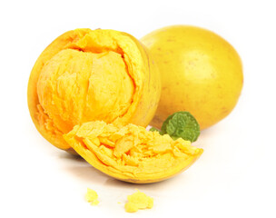 Fresh Hainan Egg Fruit with Creamy Yellow Flesh and Yolk Texture - Tropical Specialty Fruit