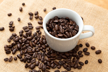 コーヒー豆とコーヒー