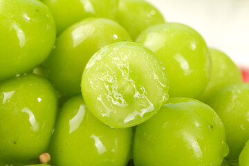 Fresh Green Grapes Close-Up Macro Shot with Natural Shine and Juicy Texture