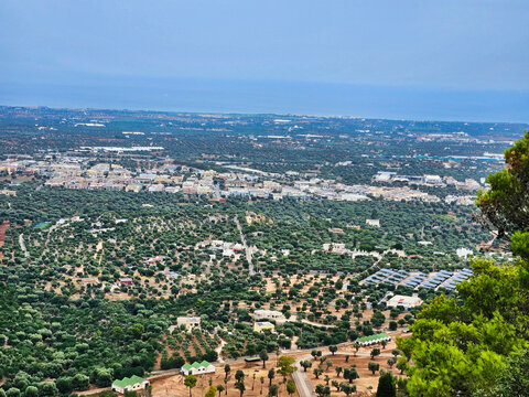 Blick auf litochoro , am fue des olymp. The mountain overlooks the rich villages and towns. View from the airplane. Panoramic view of cityscape against cloudy sky. View of the city.