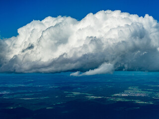 Über den Wolken