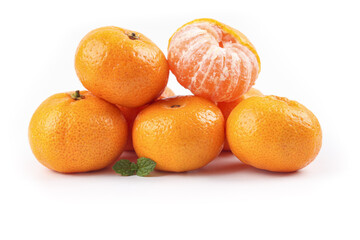 Fresh Seedless Satsuma Oranges from Guangxi China Small Citrus Fruits Peeled Segments White Background