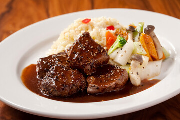 lamb chops with potatoes and vegetables