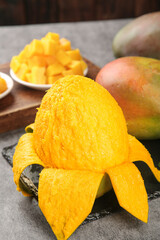 Kate Mango Fruit Carving from Panzhihua Sichuan China - Fresh Tropical Fruit Display with Golden Flesh and Whole Mangoes