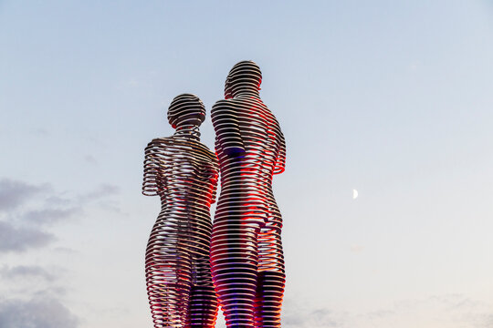 09.09.2025 - Batumi, Georgia - Rotating Statues called Ali and Nino by Tamara Kvesitadze. Two statues combines into one. Art