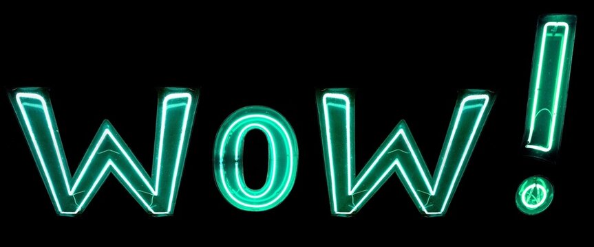 WOW! en lettres néons