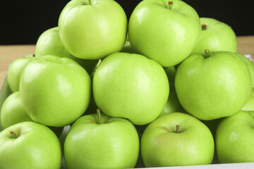 Fresh Green Apples from Shaanxi Province in Wooden Crate - Organic Fruit Display