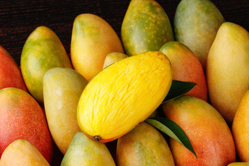 Fresh Ripe Hainan Guifei Sweetheart Mangoes - Tropical Fruit Collection