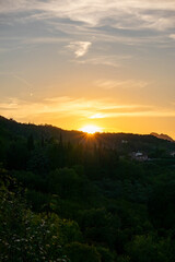 Tramonto sulle colline nel territorio di Brisighella, provincia di Ravenna, Emilia Romagna