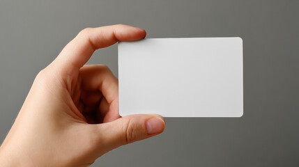 Obraz premium A hand holding a white business card