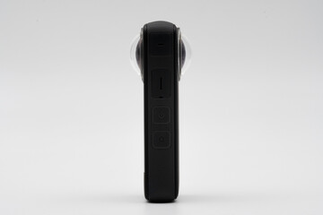 Side view and lenses of the 360 ​​degree action camera