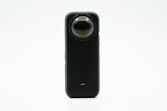 The appearance and camera of the 360 ​​degree action camera