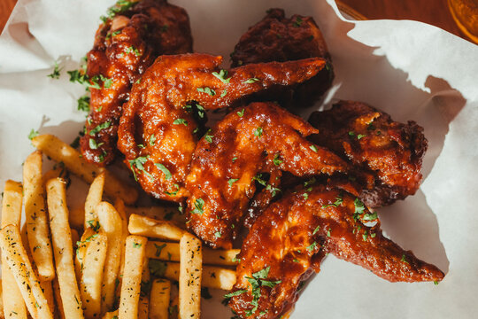 Crispy wings with French fries