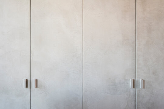 minimalist wardrobe